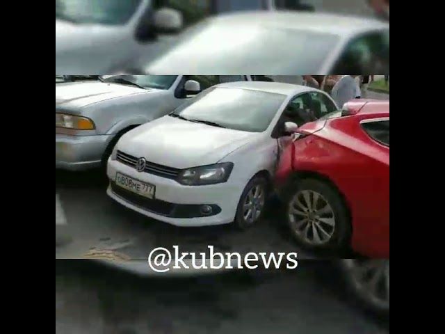 В Анапе произошло массовое ДТП с участием 6 машин