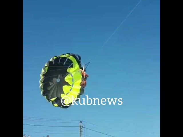 В Джубге пару ударило током во время катания на парашюте