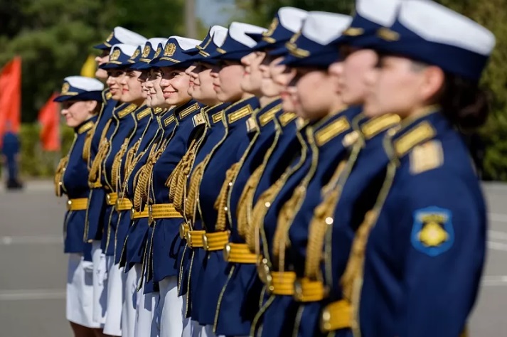  Выпускницы авиаучилища в Краснодаре приступили к службе в военно-транспортной авиации