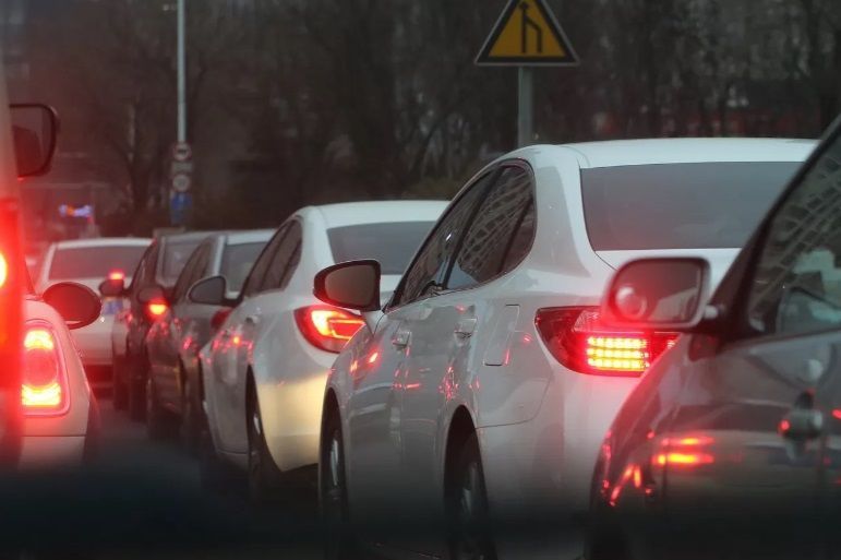 Половина автомобилистов Краснодарского края за год проводят неделю в пробках