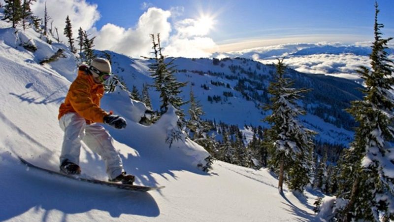 Сочинский курорт «Роза Хутор» наказал фрирайдера, сломавшего ключицу сноубордисту