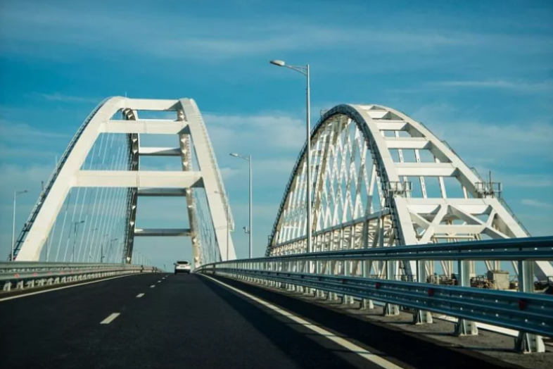 Автомобильную часть Крымского моста перекроют 20 января