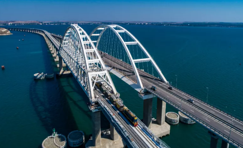 На Крымском мосту восстановлено движение автомобилей