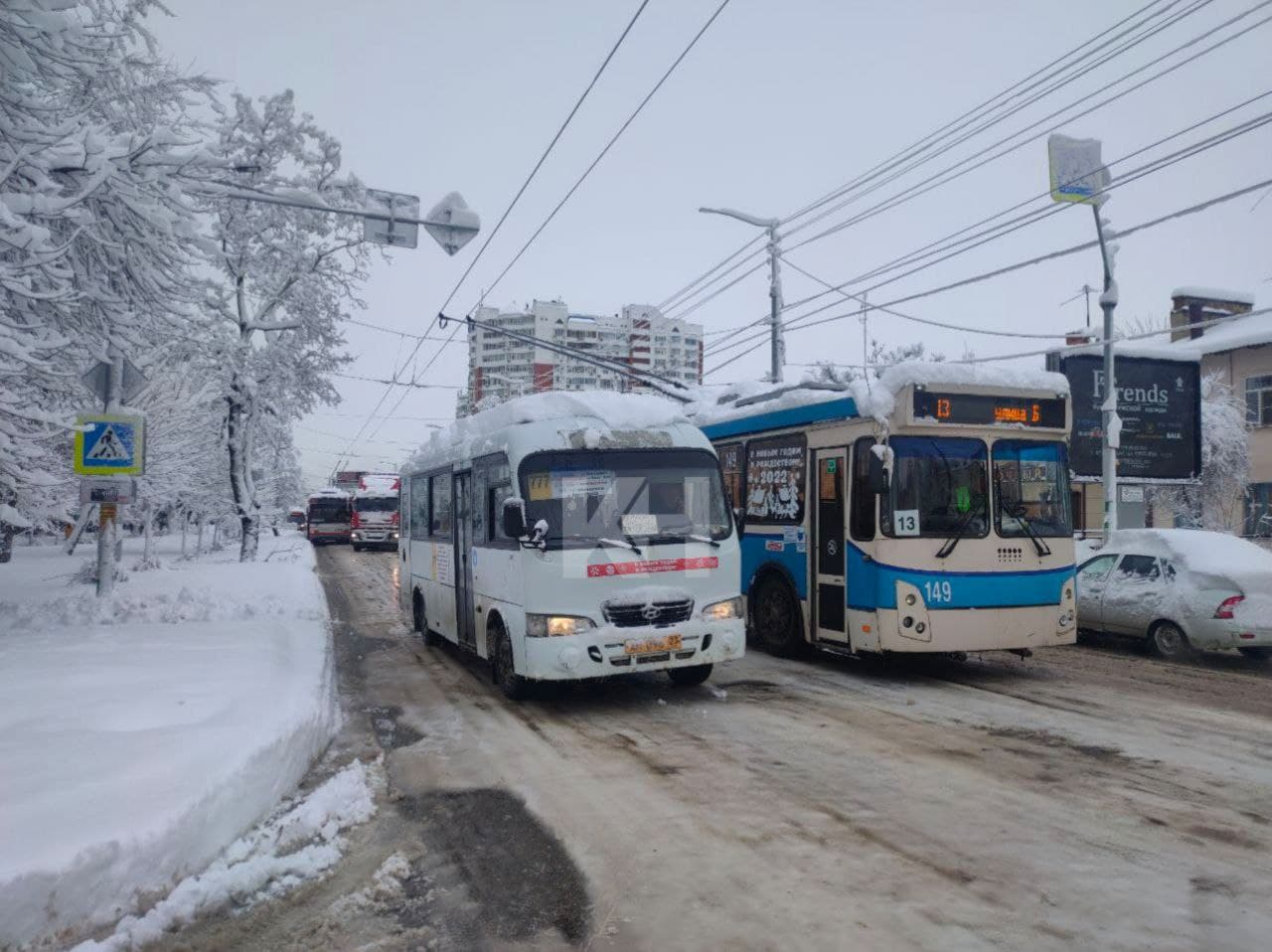 Снегопад в Краснодаре: аэропорт закрыт, на дорогах пробки | 22.01.2022 |  Краснодар - БезФормата