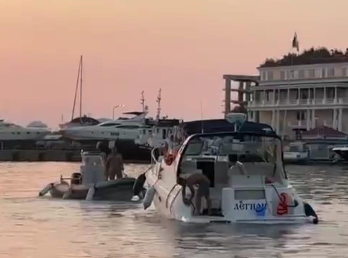Яхта с туристами едва не утонула в Сочи
