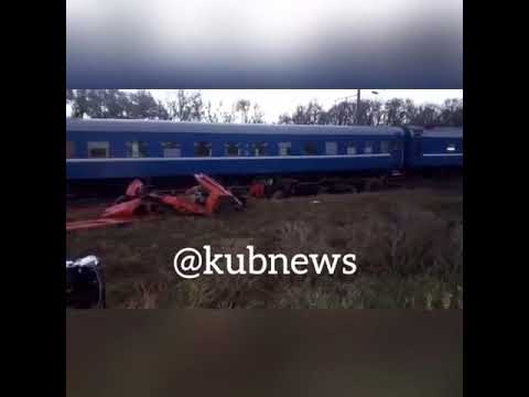 В Тимашевском районе КамАЗ столкнулся с поездом