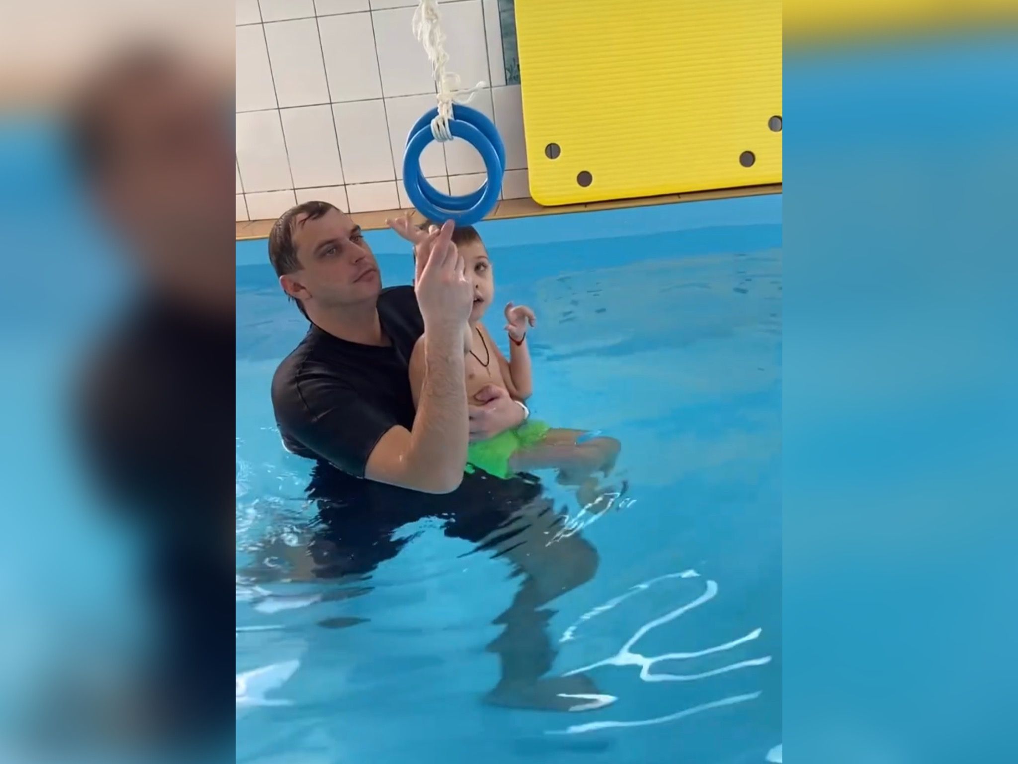 Мальчик со СМА из Тимашевска начал тренировки в бассейне - Кубанские .