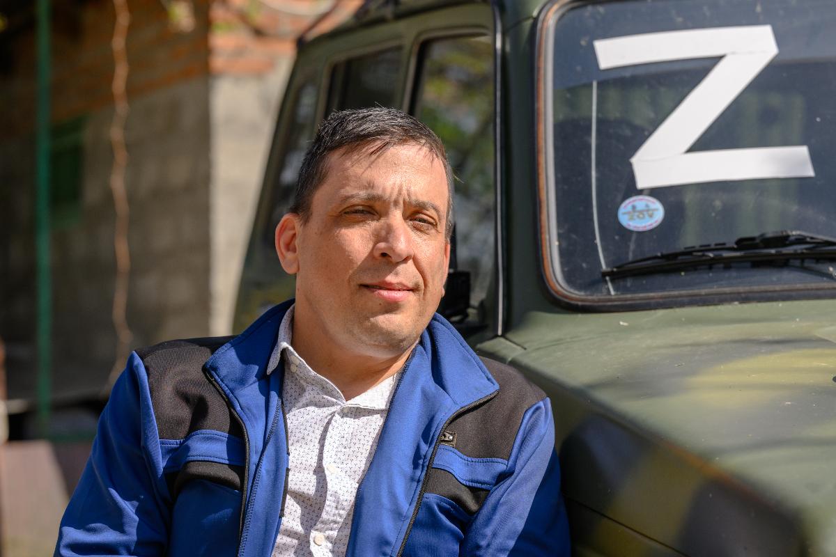 Житель станицы Платнировской Денис Васильев лично отвозит гуманитарный груз для бойцов в зону СВО.