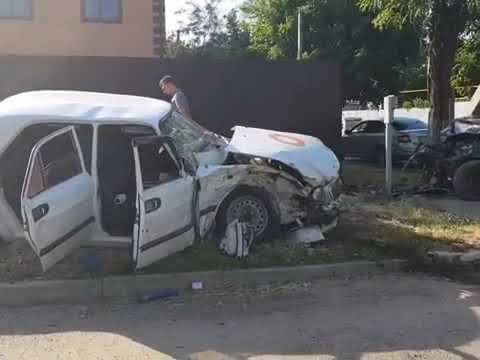 В Ейске в ДТП погибли водитель и пассажирка "Волги"