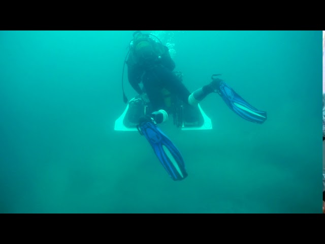 В Краснодарском крае драйверы испытали подводную инвалидную коляску