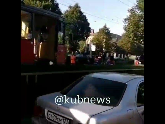 Иномарка протаранила забор, 3 июня, Краснодар