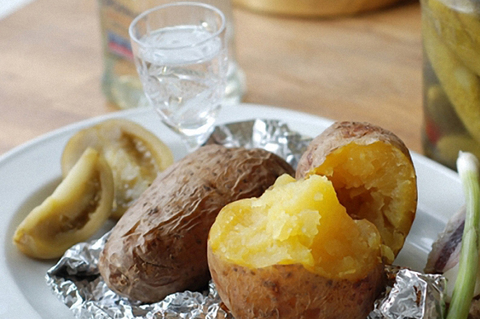 Только такая картошка – лучшая закуска: доктор Мясников рассказал, что нужно есть, если вам придется пить алкоголь