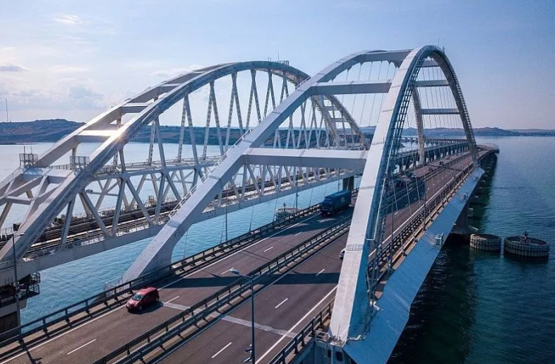Поврежденные пролеты Крымского моста демонтируют до конца года