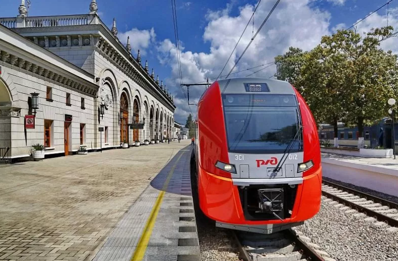 Более 5 млн человек: железнодорожный вокзал в Адлере стал лидером по пассажиропотоку на юге России