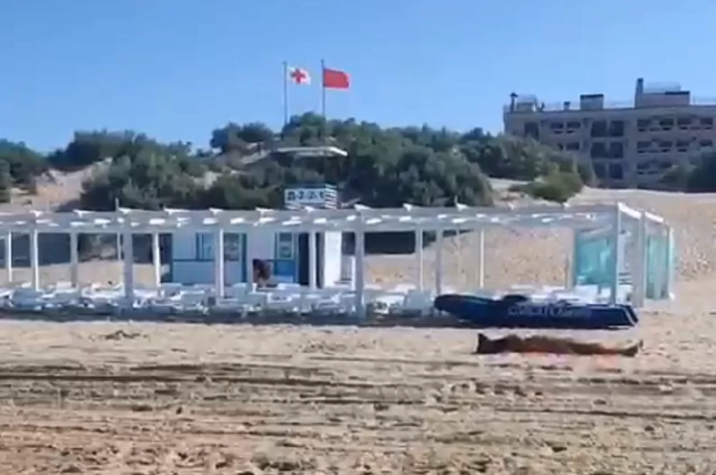 Красные флаги на пляжах: почему в Анапе нельзя купаться в море