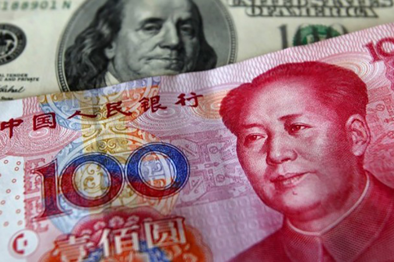«Уходим в юань». Китайская валюта впервые заменила россиянам доллар и евро