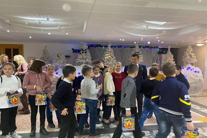 В Краснодаре прошла благотворительная елка для детей сотрудников правоохранительных органов