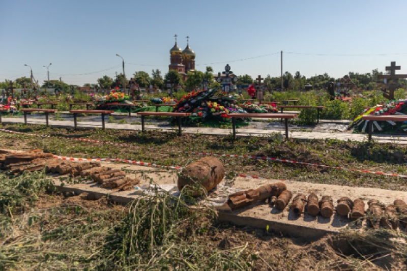 На Кубани рабочий нашел на кладбище несколько десятков авиабомб времен Великой Отечественной