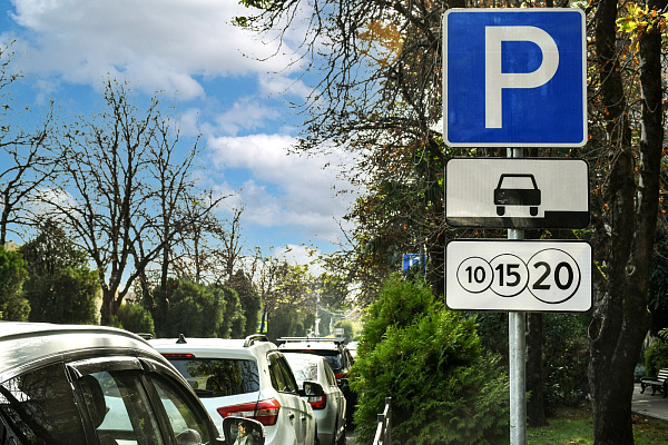 Парковки в Новороссийске и Сочи в новогодние праздники станут бесплатными