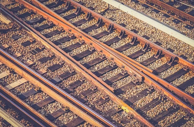Пассажирский поезд насмерть сбил мужчину в Краснодаре