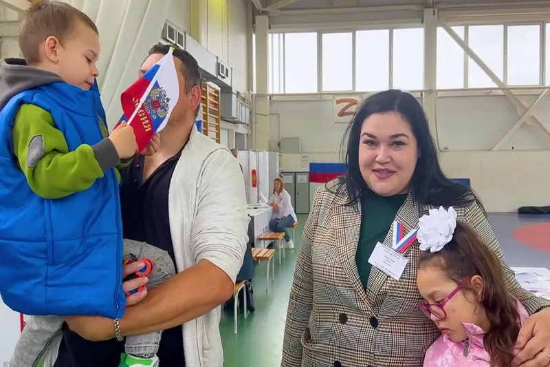 Семья Омурзаковых участвует в выборах президента России