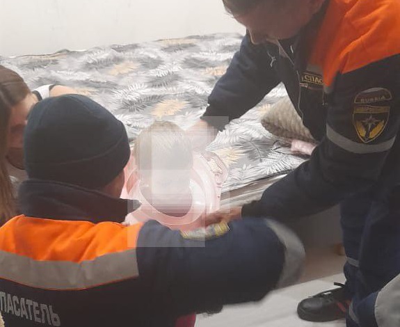 В Новороссийске спасатели сняли с шеи ребенка  горшок  