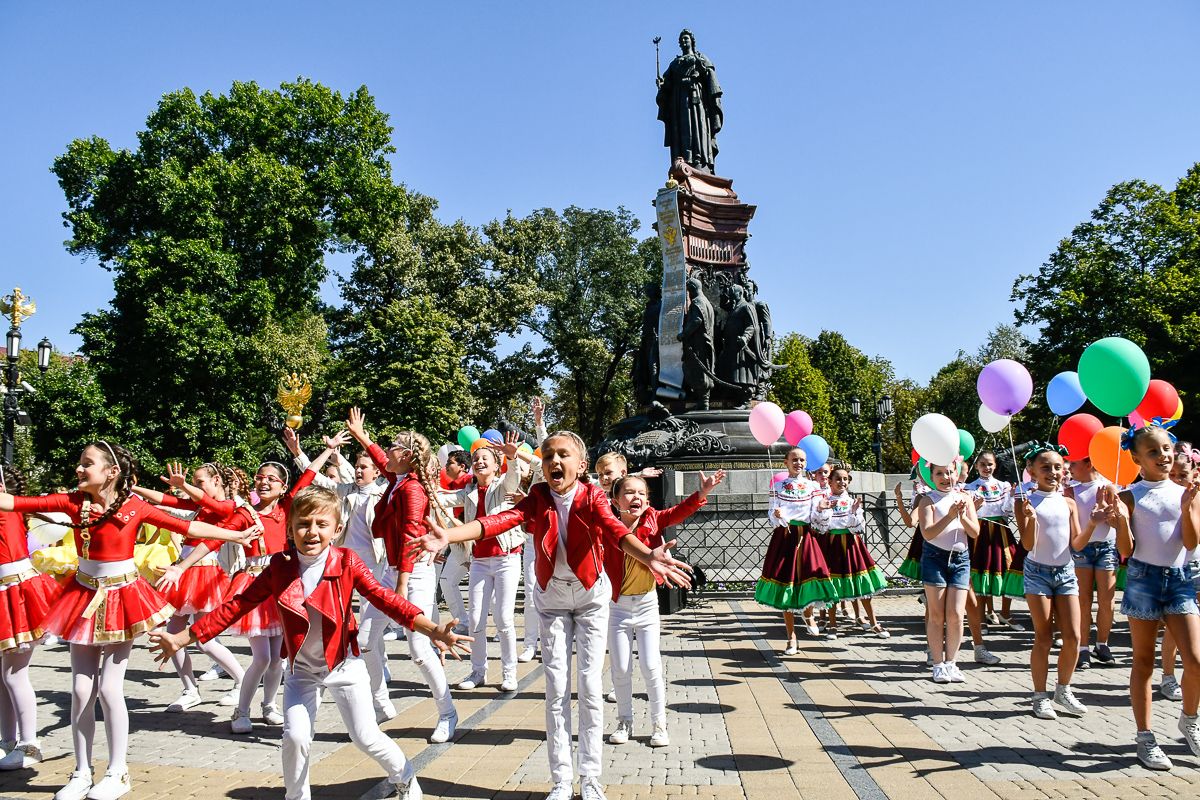 Краснодаре недорого. День города Краснодара празднование. С днем рождения Краснодар. Краснодар феерия праздник. Краснодар в сентябре.