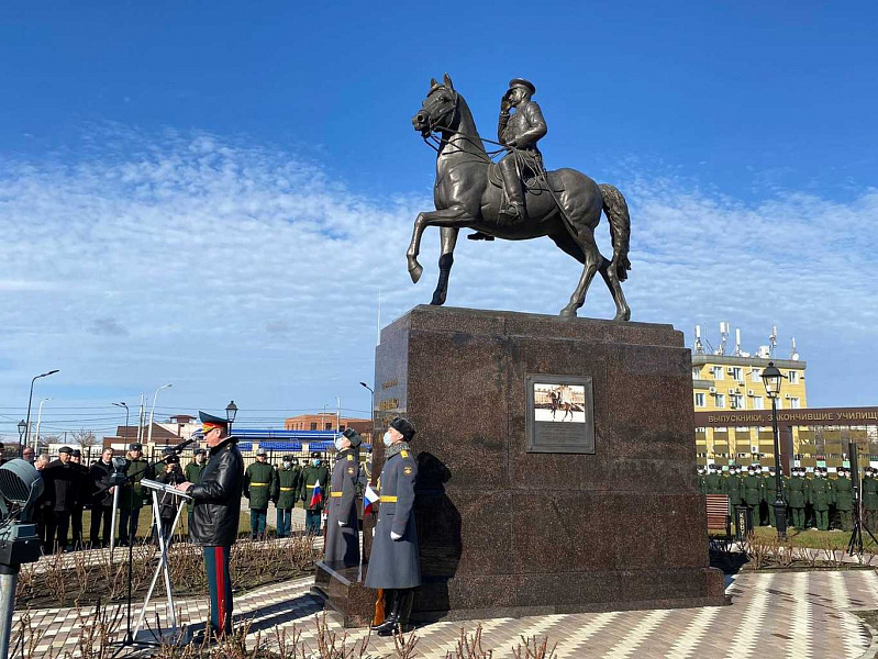 Памятник власову в москве фото