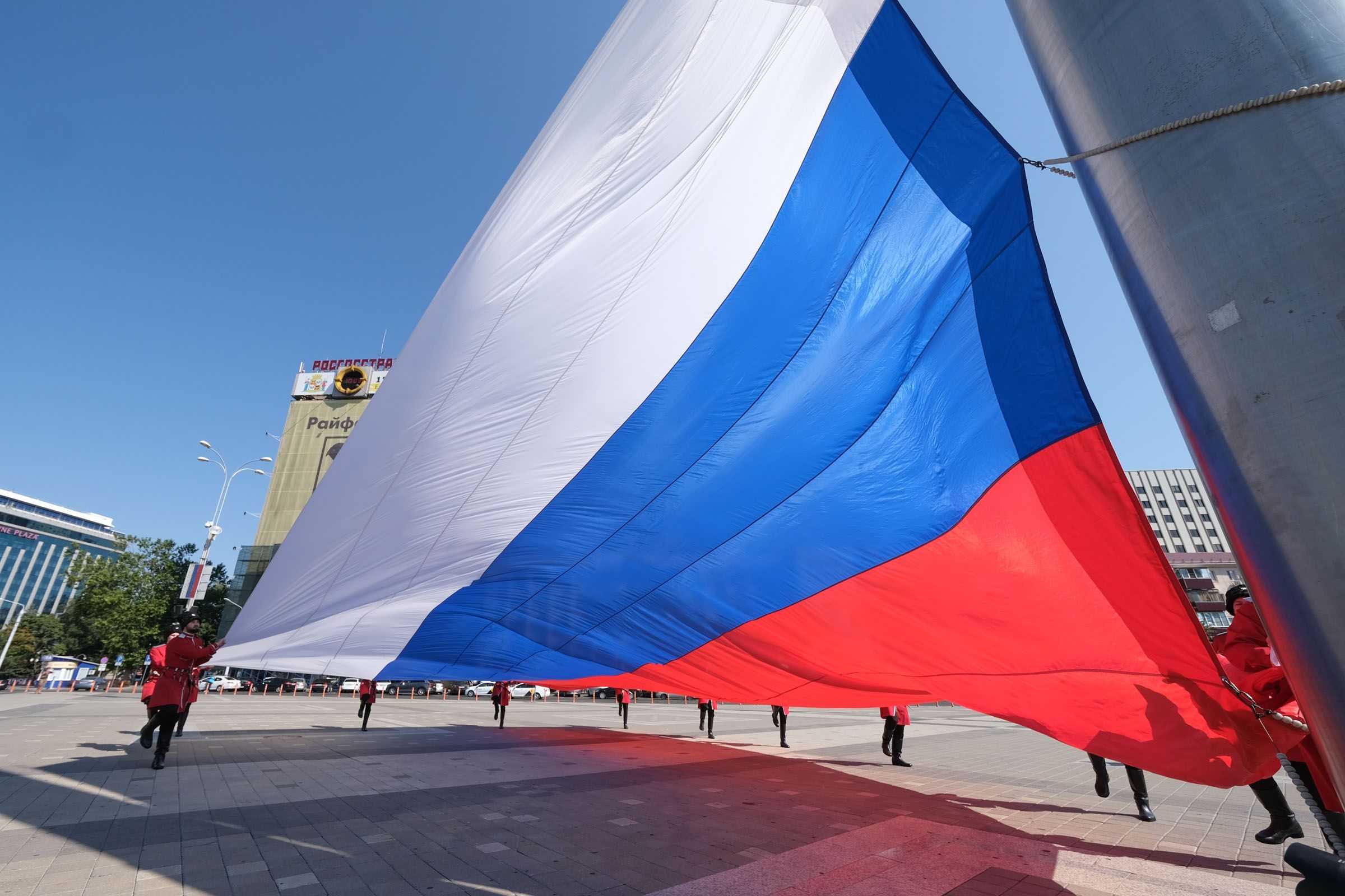 Подъем государственного флага Российской Федерации