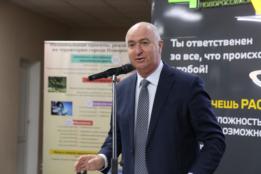 Большим успехом у бизнеса Новороссийска пользуются бизнес-разборы и мастер-майнды. За время работы бизнес-центра проведено уже восемь мероприятий. Большим успехом у бизнеса Новороссийска пользуются бизнес-разборы и мастер-майнды. За время работы бизнес-центра проведено уже восемь мероприятий.