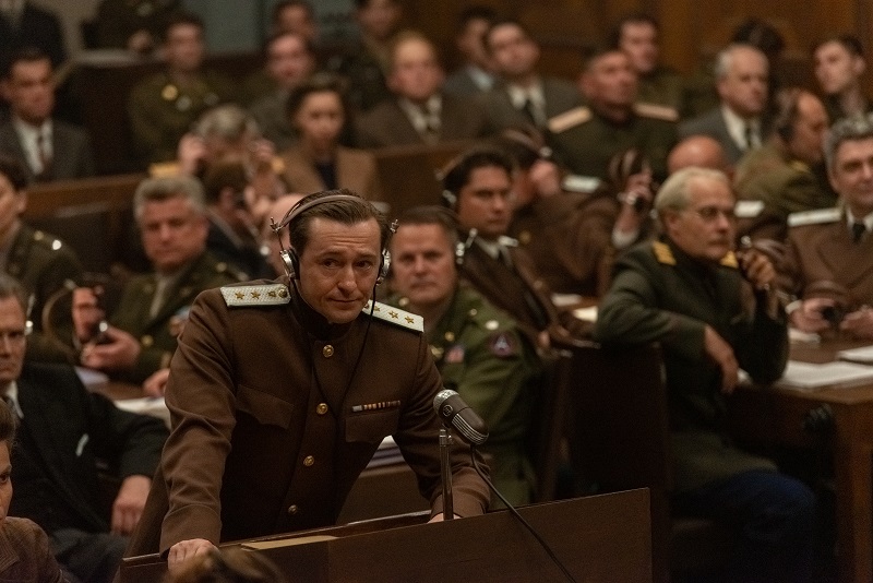 Сергей Безруков в роли главного обвинителя на процессе от СССР Романа Руденко.