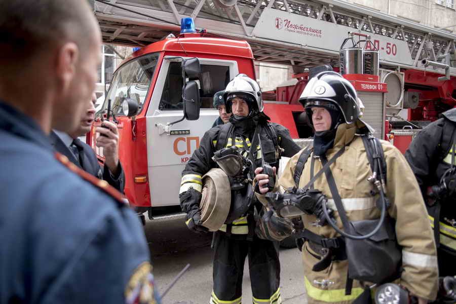 Контрольные пожарных. Пожарные учения Краснодар. Пожарные учения ТЦ галерея Краснодар. В Краснодаре прошли учения пожарных спасателей на ул.Воронежской. Масштабное включение МЧС В городе Краснодар галерея Краснодар.