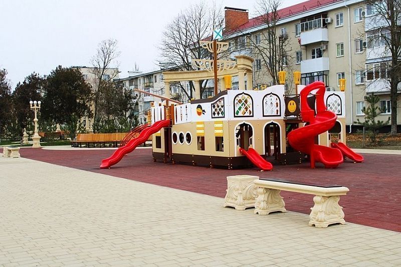 Скверы, парки, набережные: в Приморско-Ахтарском районе благодаря нацпроектам создается современная инфраструктура