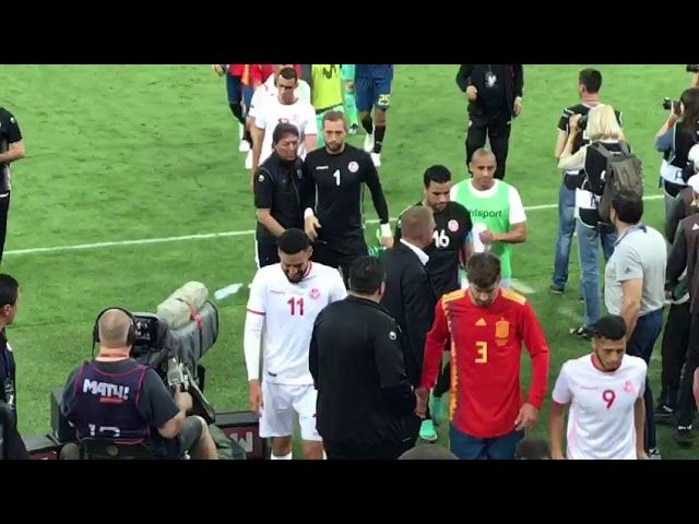 Капитан сборной Испании Серхио Рамос подарил футболку краснодарке