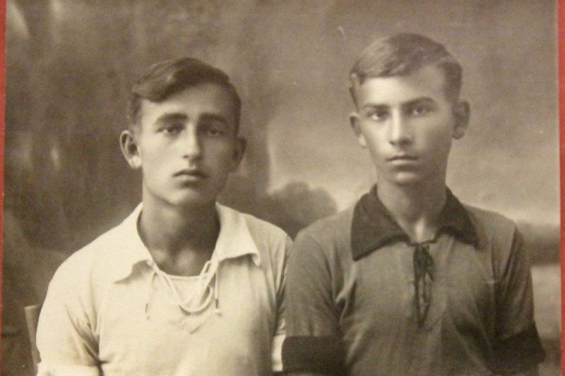Братья Георгий (слева) и Игорь Волошко, довоенный снимок.