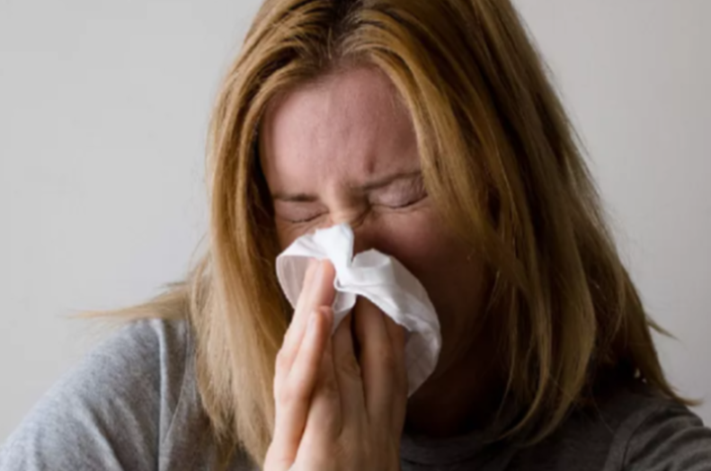 Роспотребнадзор заявил о росте заболеваемости коронавирусом и гриппом в стране