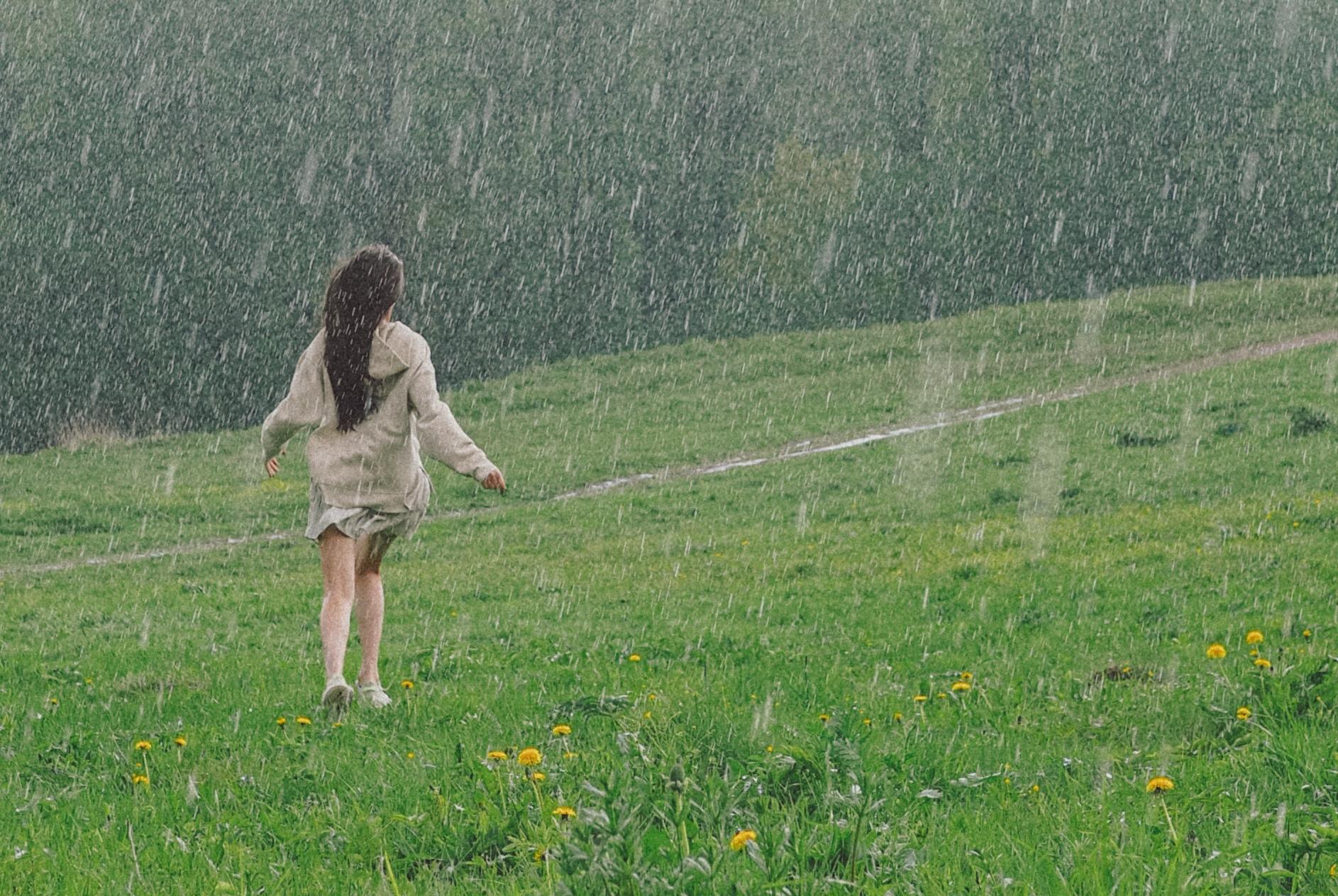 Какое лето будет дождливое. Летний дождь. Лето дождь. Теплый летний дождь. Ливень летом.