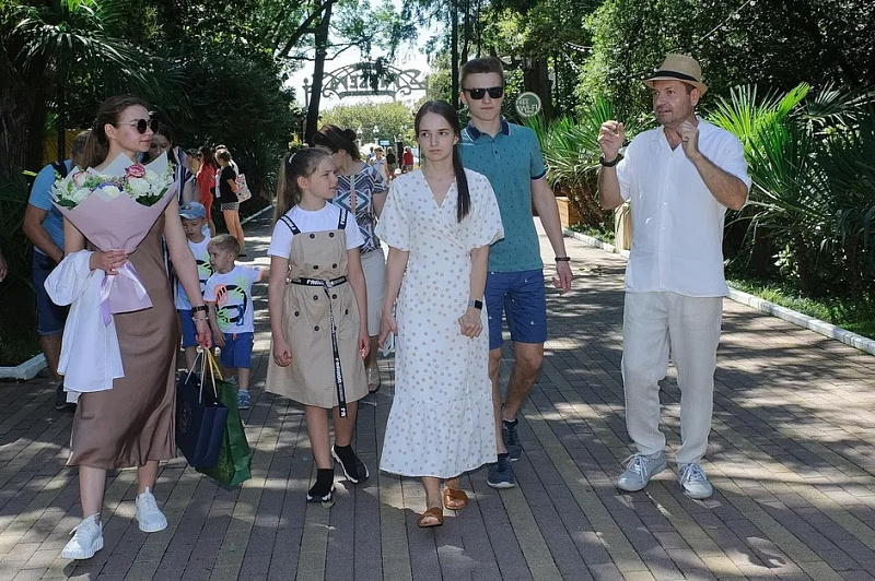 По приглашению Путина в Сочи на отдых приехала многодетная семья из Ямала