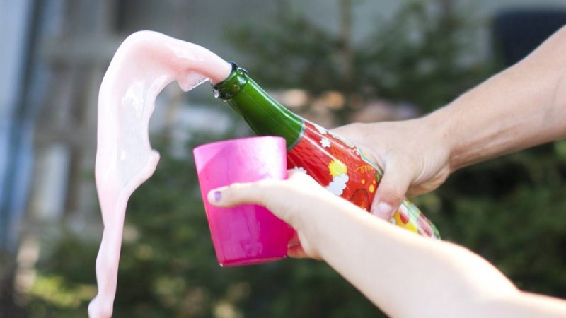 Нарколог Виталий Холдин: детское шампанское может привести к алкоголизму