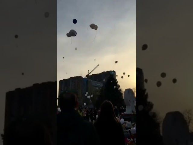 В Краснодаре запустили шары в память о погибших в Кемерово