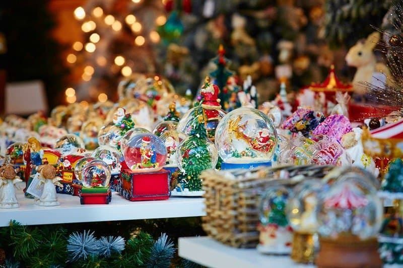 Ярмарки новогодних украшений открылись в Краснодаре 