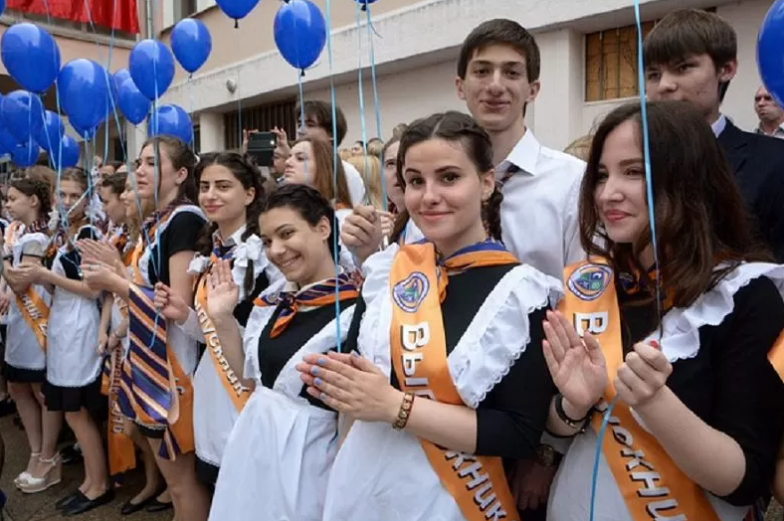 Глава Минпросвещения сообщил, как пройдут последние звонки и выпускные в школах России