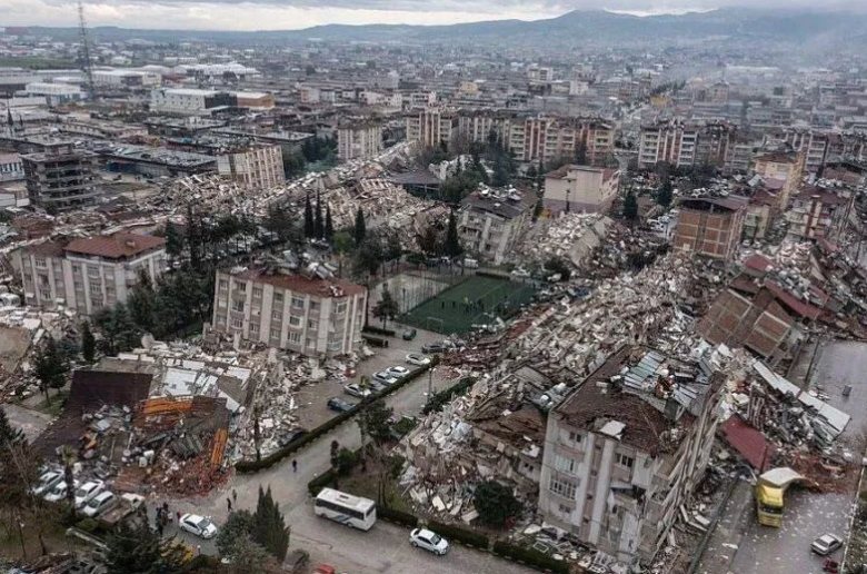 Число погибших при землетрясении в Турции выросло до 9057 человек