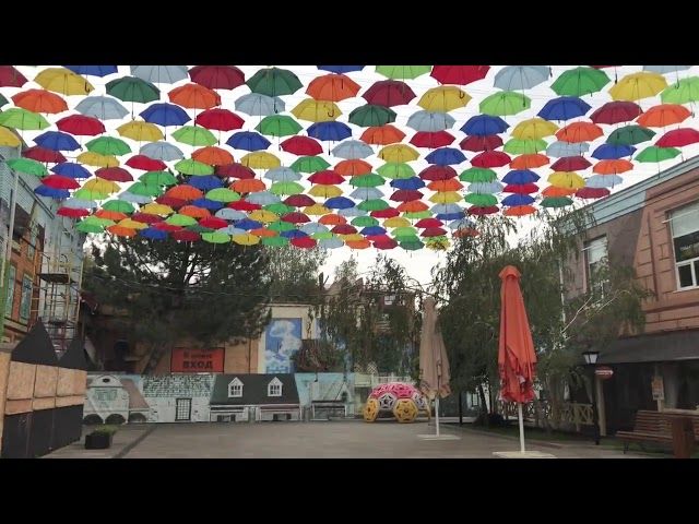 Аллея зонтиков в Краснодаре