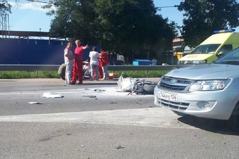 Мотоциклист получил травмы в ДТП с двумя автомобилями в Краснодаре