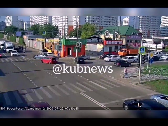 Авария в Краснодаре 22 июля на пересечении улиц Российской и Солнечной.