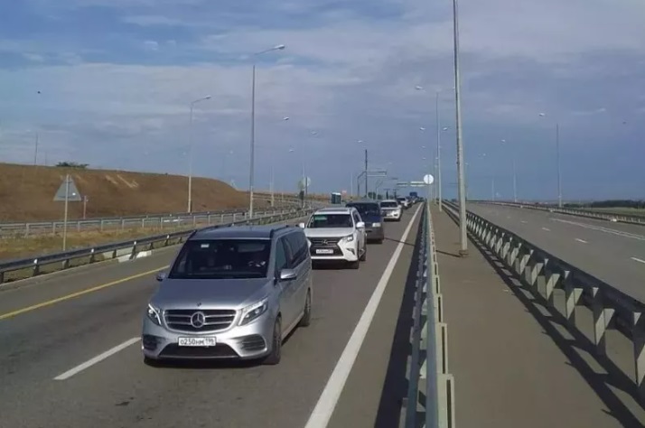 Какая обстановка перед Крымским мостом со стороны Краснодарского края