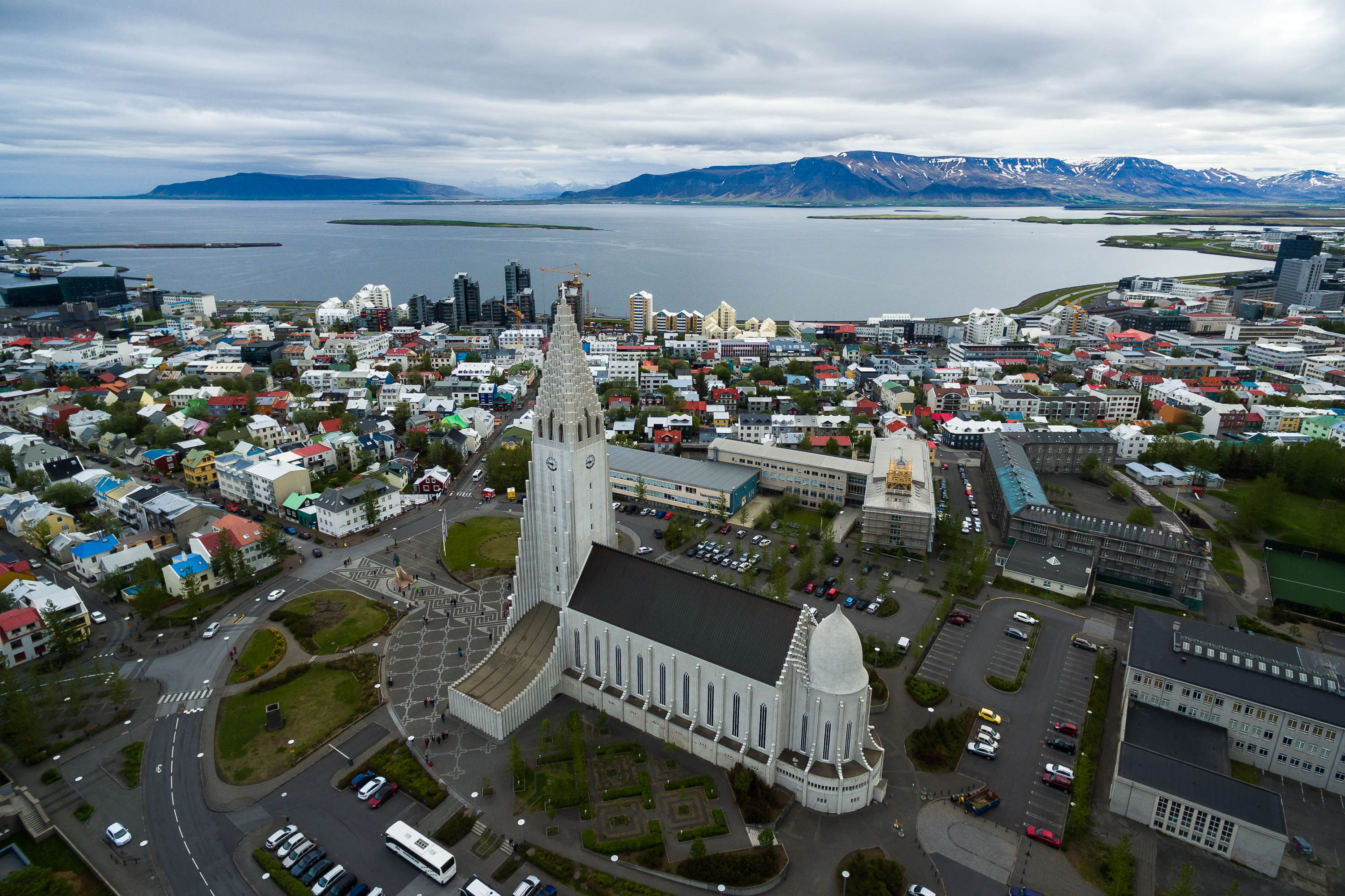 Исландия. Рейкьявик столица Исландии. Исландия Рик Явик. Исландия столица Рейкьявик достопримечательности. Рейкьявик столица Исландии фото.