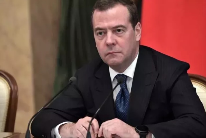 Медведев прокомментировал атаку надводного дрона по танкеру в Керченском проливе