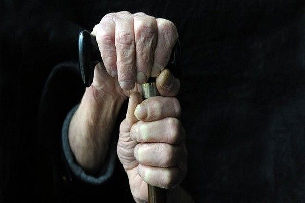 Жительница Кубани избила и ограбила пенсионера